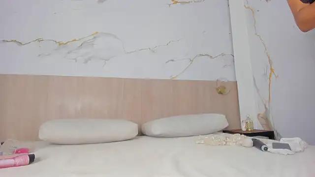 Explore our live girls sluts from our Custom and Multi clubs and checkout exclusive access to highly interactive content, such as shape, hair, titties, pussy type and many more.