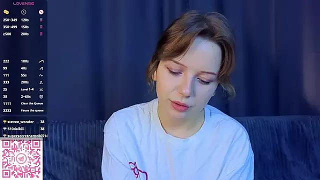 EmiliSaren from StripChat is Freechat
