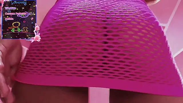 Explore our live girls sluts from our Custom and Multi clubs and checkout exclusive access to highly interactive content, such as shape, hair, titties, pussy type and many more.