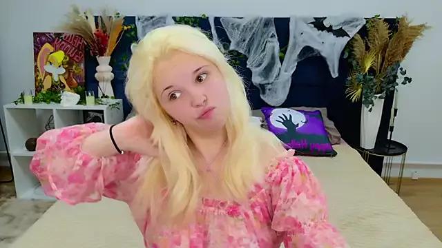 EmillyRogers from StripChat is Freechat