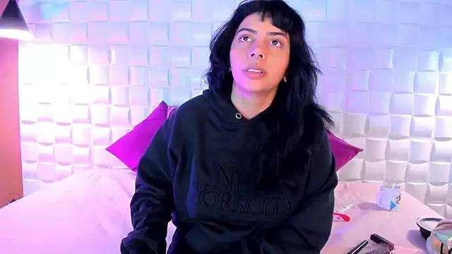 emily-santoss from StripChat is Freechat