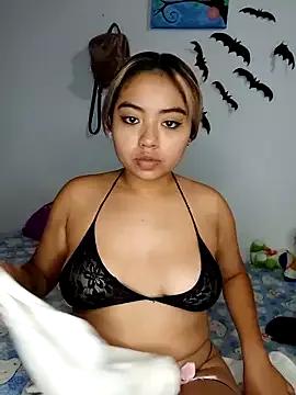 Explore our live girls sluts from our Custom and Multi clubs and checkout exclusive access to highly interactive content, such as shape, hair, titties, pussy type and many more.