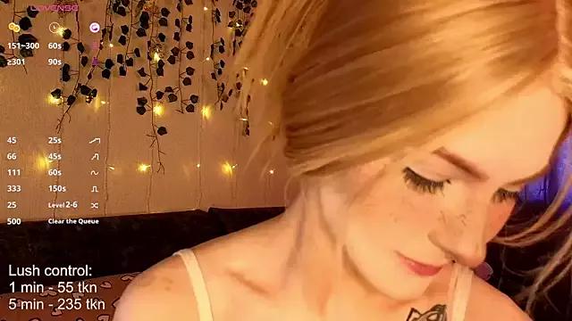 Emily__Mooree from StripChat is Freechat