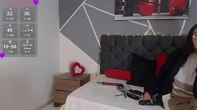Explore our live girls sluts from our Custom and Multi clubs and checkout exclusive access to highly interactive content, such as shape, hair, titties, pussy type and many more.
