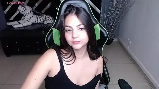 emily_cooper_t from StripChat is Freechat