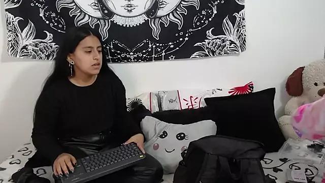 emily_n_abby from StripChat is Freechat