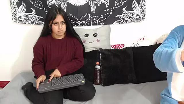 emily_n_abby from StripChat is Freechat