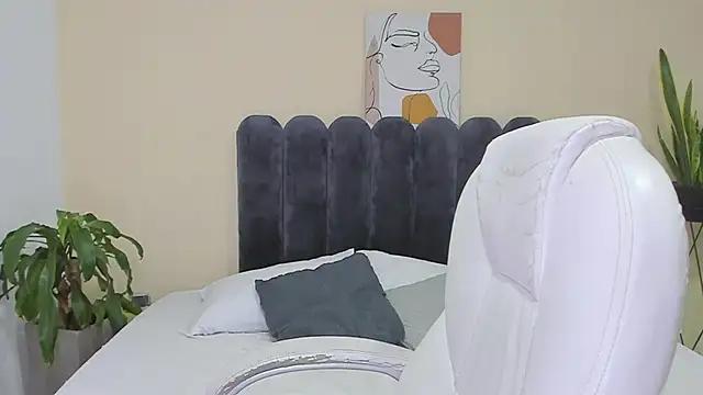 Explore our live girls sluts from our Custom and Multi clubs and checkout exclusive access to highly interactive content, such as shape, hair, titties, pussy type and many more.