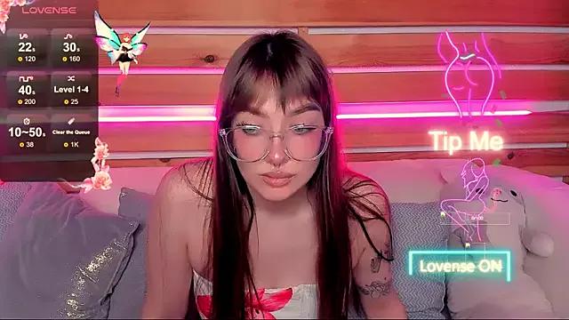 Emily_Tylerr from StripChat is Freechat