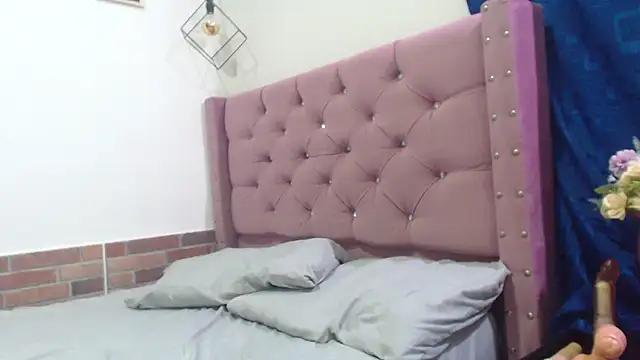 Explore our live girls sluts from our Custom and Multi clubs and checkout exclusive access to highly interactive content, such as shape, hair, titties, pussy type and many more.