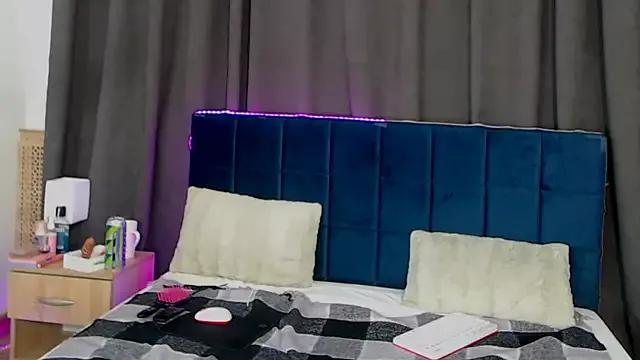 Explore our live girls sluts from our Custom and Multi clubs and checkout exclusive access to highly interactive content, such as shape, hair, titties, pussy type and many more.