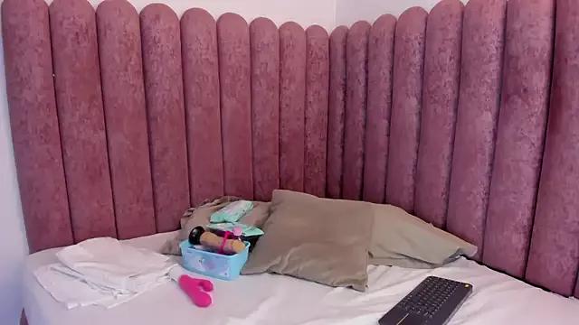 EmilyHanks_ from StripChat is Freechat
