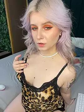 EmilyHart from StripChat is Freechat
