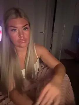 EmilyKingg from StripChat is Freechat