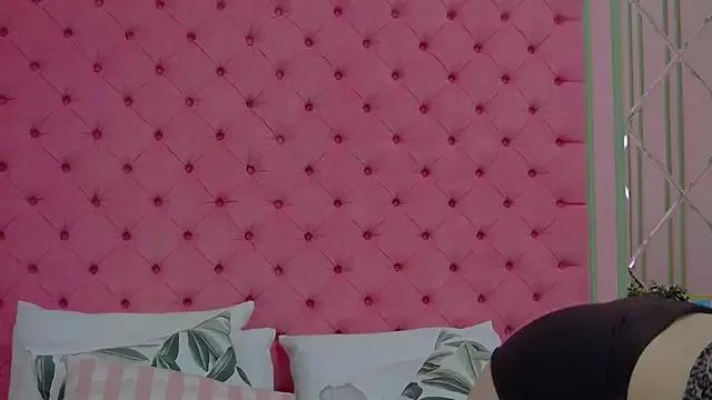 EmilyMosley from StripChat is Freechat