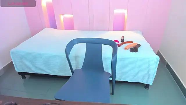 Explore our live girls sluts from our Custom and Multi clubs and checkout exclusive access to highly interactive content, such as shape, hair, titties, pussy type and many more.