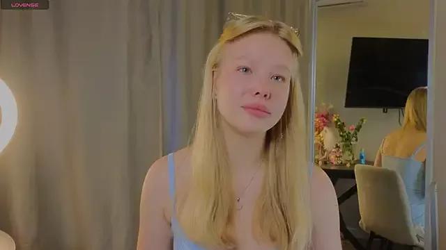 Explore our live girls sluts from our Custom and Multi clubs and checkout exclusive access to highly interactive content, such as shape, hair, titties, pussy type and many more.