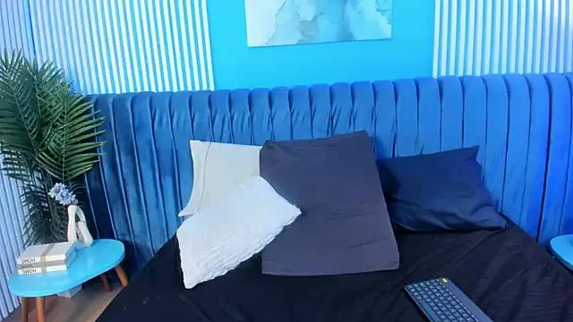 Explore our live girls sluts from our Custom and Multi clubs and checkout exclusive access to highly interactive content, such as shape, hair, titties, pussy type and many more.