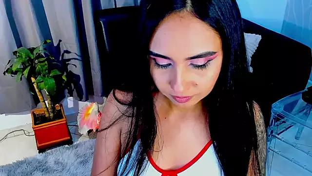 EmilyValk from StripChat is Freechat