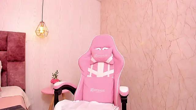 Explore our live girls sluts from our Custom and Multi clubs and checkout exclusive access to highly interactive content, such as shape, hair, titties, pussy type and many more.