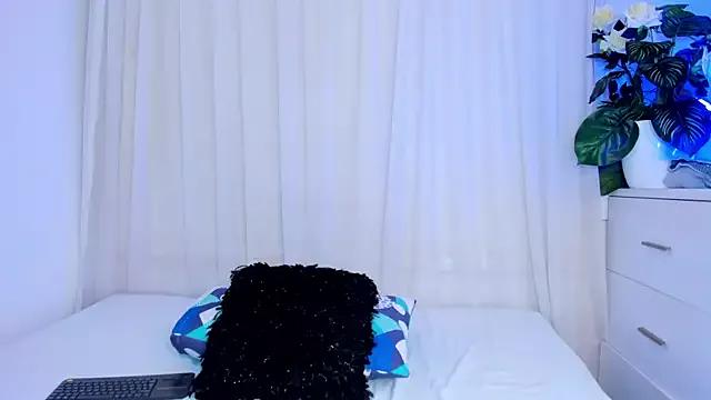 Explore our live girls sluts from our Custom and Multi clubs and checkout exclusive access to highly interactive content, such as shape, hair, titties, pussy type and many more.