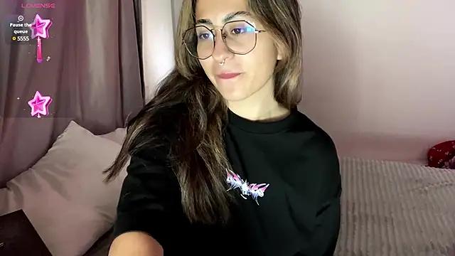 Explore our live girls sluts from our Custom and Multi clubs and checkout exclusive access to highly interactive content, such as shape, hair, titties, pussy type and many more.