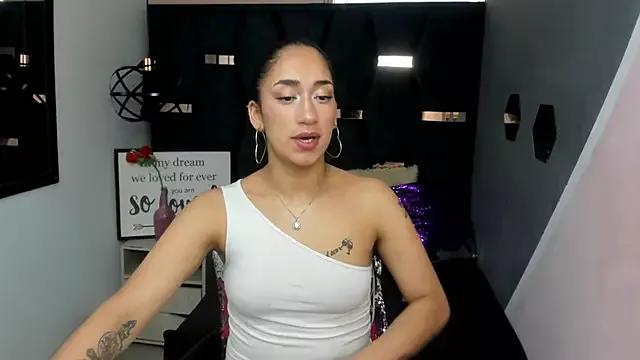 Explore our live girls sluts from our Custom and Multi clubs and checkout exclusive access to highly interactive content, such as shape, hair, titties, pussy type and many more.