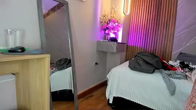 emma__rose1 from StripChat
