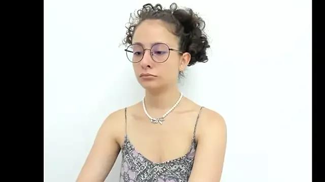 Emma_belle02 from StripChat is Freechat