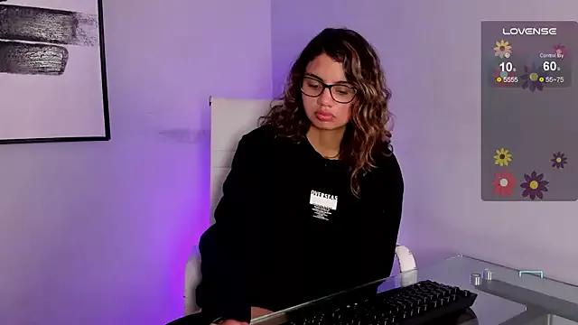 Emma_bloom__ from StripChat