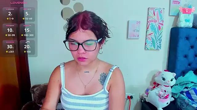 Emma_boo from StripChat is Freechat