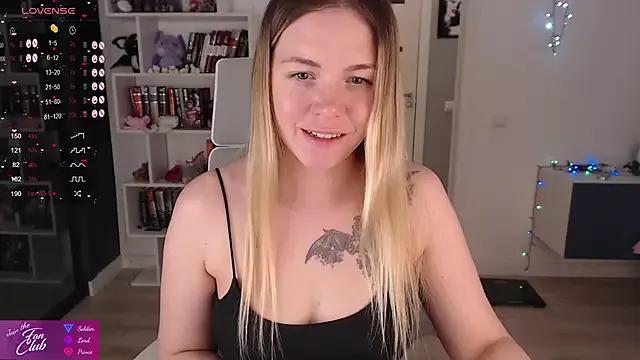 Emma_Bryan from StripChat