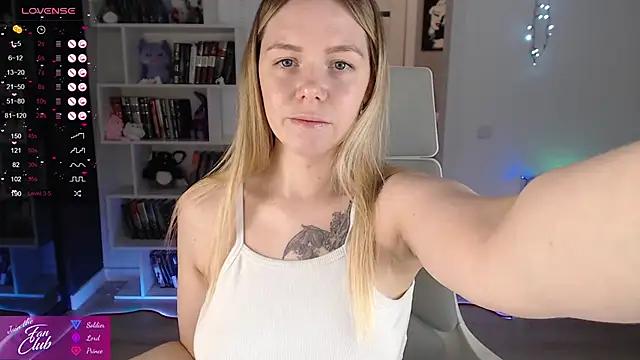 Emma_Bryan from StripChat