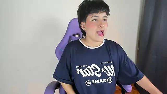 emma_cute7 from StripChat