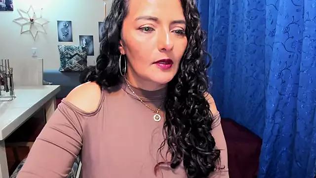emma_luxy from StripChat