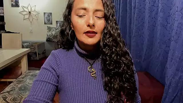 emma_luxy from StripChat is Freechat