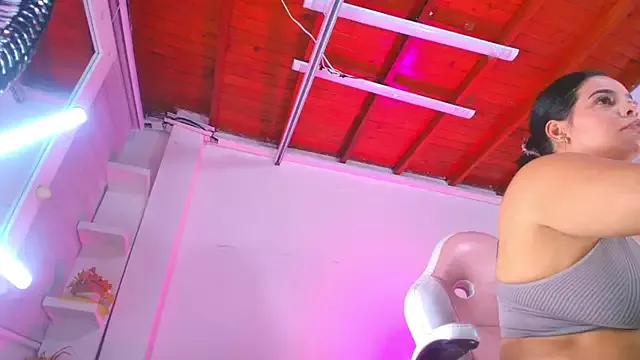 emma_madi from StripChat is Freechat