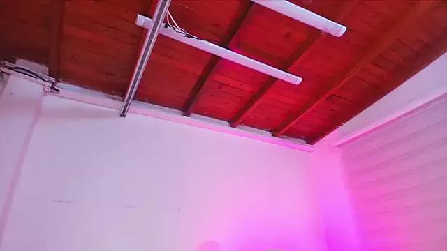 emma_madi from StripChat is Freechat