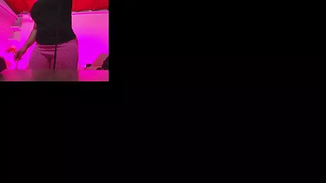 emma_madi from StripChat is Freechat