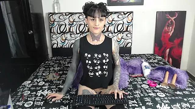emma_onassis_17 from StripChat is Freechat