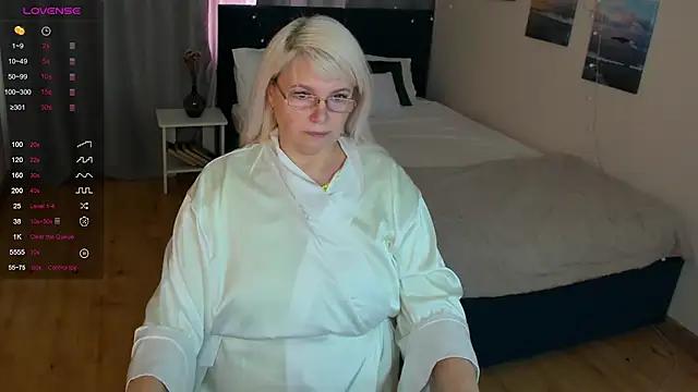 emma_pill from StripChat