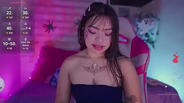 Explore our live girls sluts from our Custom and Multi clubs and checkout exclusive access to highly interactive content, such as shape, hair, titties, pussy type and many more.