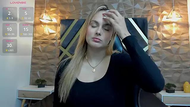 Emmaa_white_ from StripChat