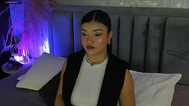 Explore our live girls sluts from our Custom and Multi clubs and checkout exclusive access to highly interactive content, such as shape, hair, titties, pussy type and many more.