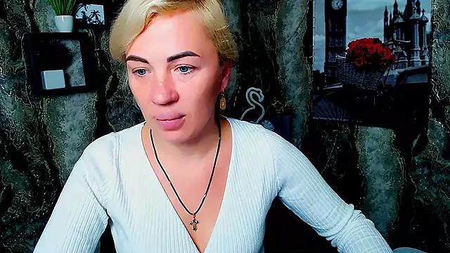 EmmaCat_ from StripChat