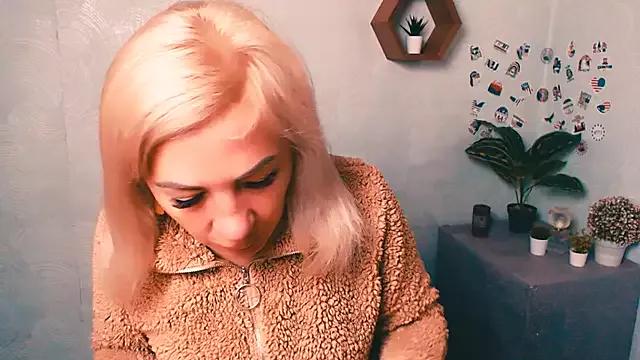 EmmaCat_ from StripChat