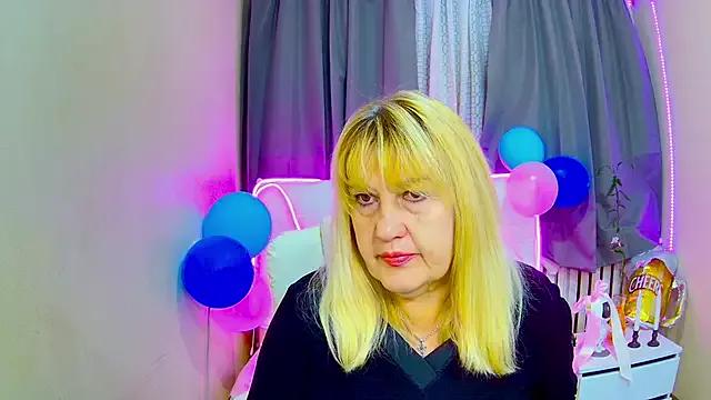 EmmaEllison from StripChat is Freechat