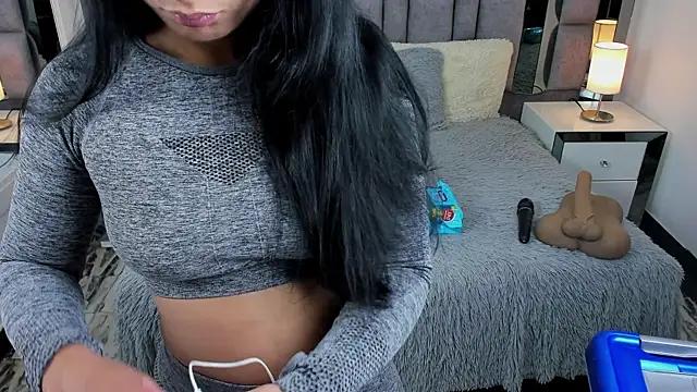 EMMAHILL1 from StripChat