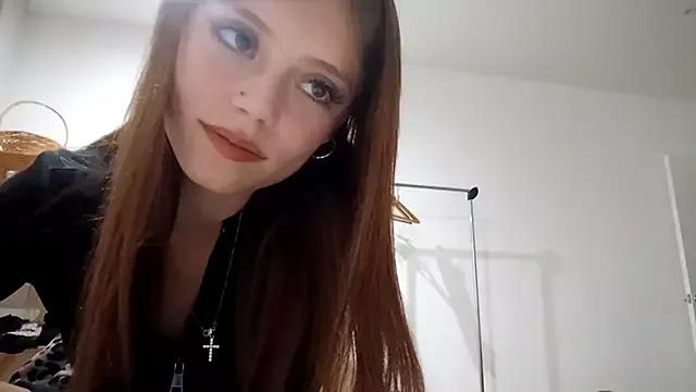 EmmaLuxury18 from StripChat