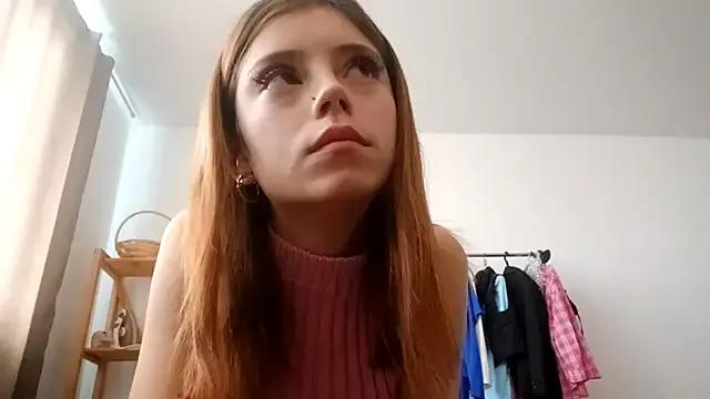 EmmaLuxury18 from StripChat